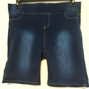 Avenue Comfort Blue Denim Women's Shorts / Size 16